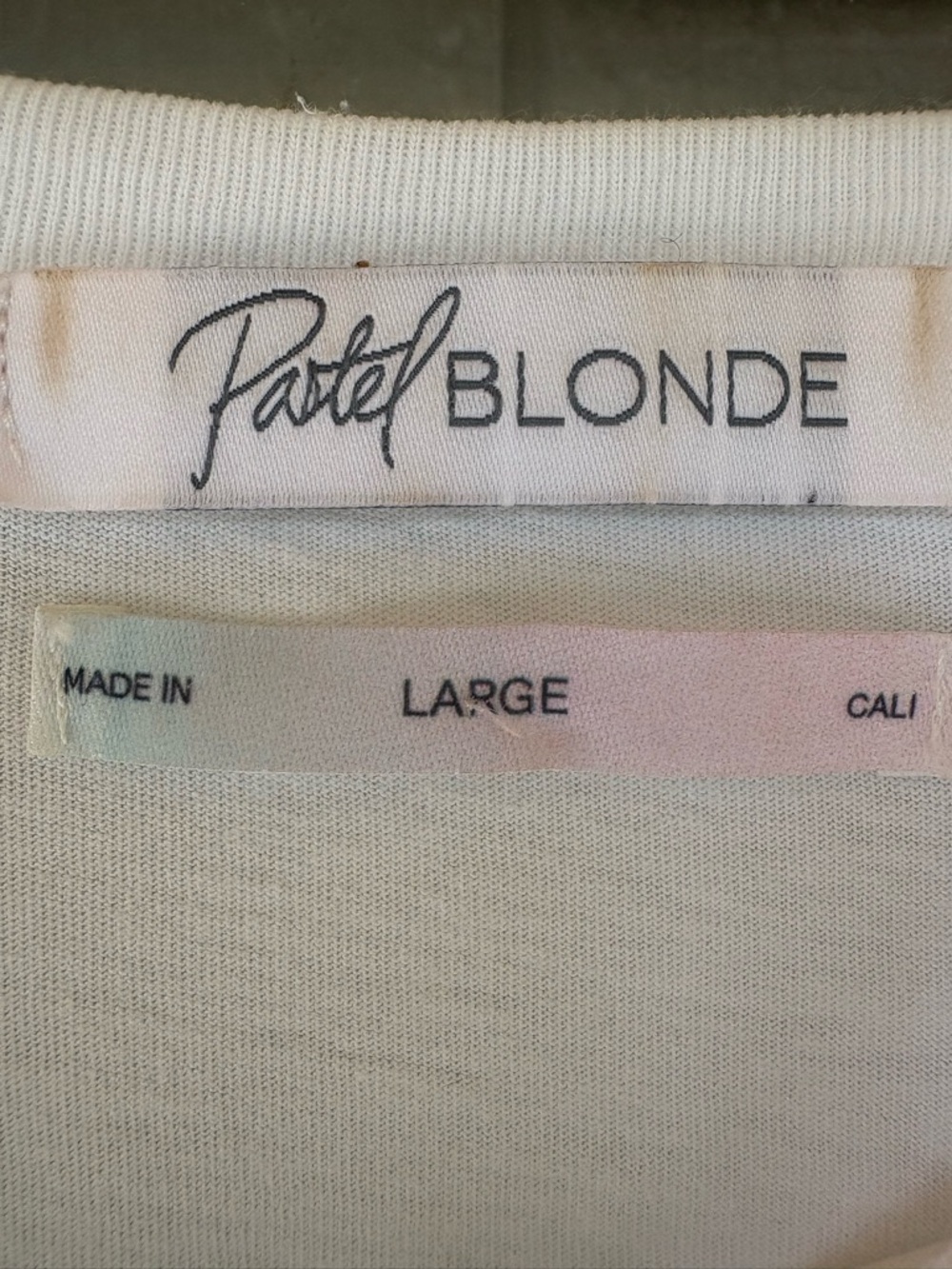 Free To Be White Graphic Knot-Front Tee 100 % cotton Large - Picture 3 of 3